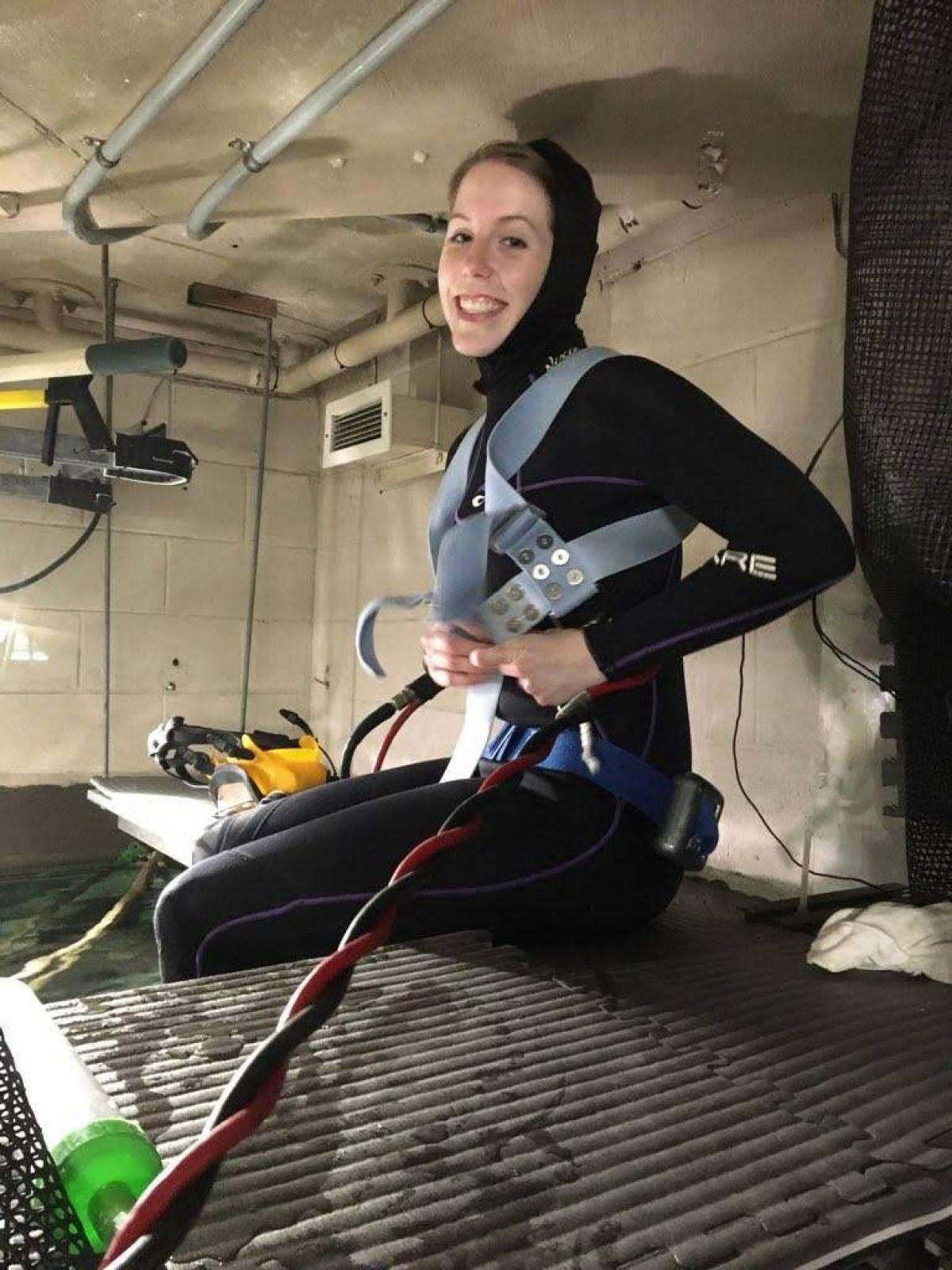 Senior Aquarist Kimberly Hurt prepares to dive into an exhibit