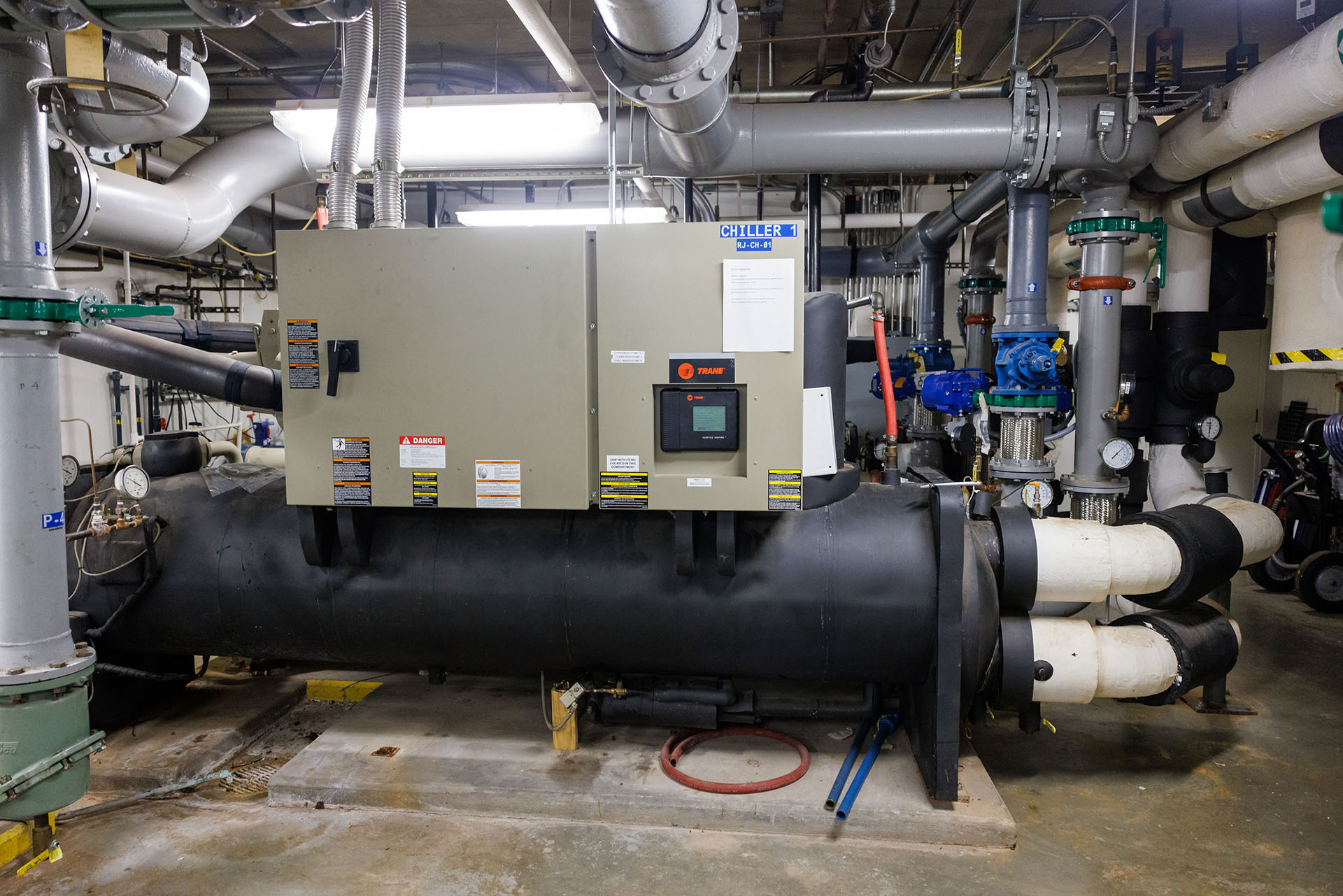 A chiller in the Aquarium's equipment room